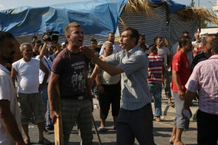 Adana'da zabıta biberci esnafına 'biber gazı' sıktı, onlarda sopayla püskürttü!