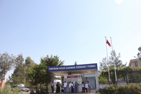 Adana’daki Suriyeliler, Gaziantep’teki merkeze taşınmaya başladı