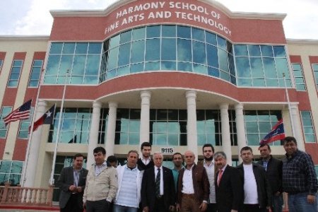 Adanalı iş adamları ve Aldırmaz, Texas'taki Türk okullarını gezdi