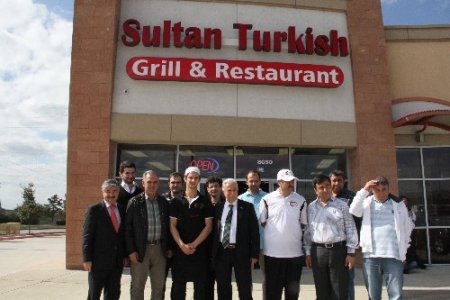 Adanalı iş adamları ve Aldırmaz, Texas'taki Türk okullarını gezdi