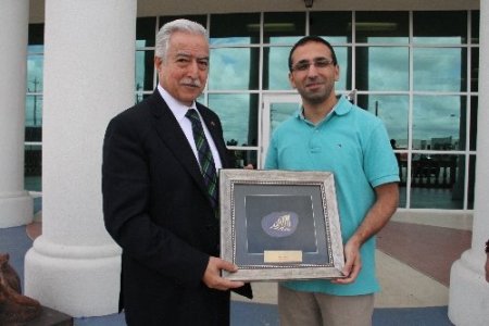 Adanalı iş adamları ve Aldırmaz, Texas'taki Türk okullarını gezdi