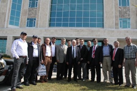 Adanalı iş adamları ve Aldırmaz, Texas'taki Türk okullarını gezdi