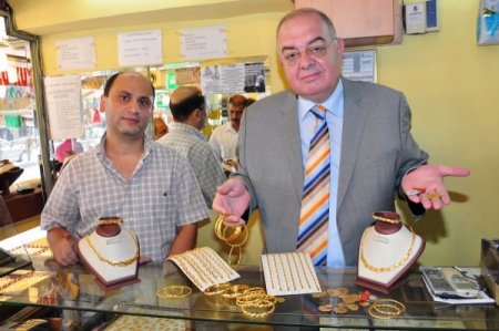 Adanalı kuyumculardan bankaların altın satışı kararına tepki