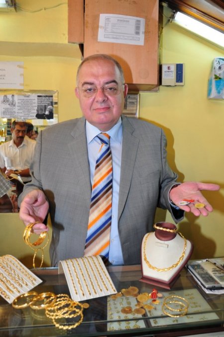 Adanalı kuyumculardan bankaların altın satışı kararına tepki