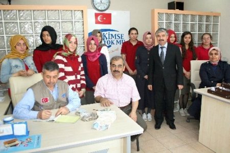 Adanalı öğrenciler Afrikalı katarakt hastalarına ışık oldu