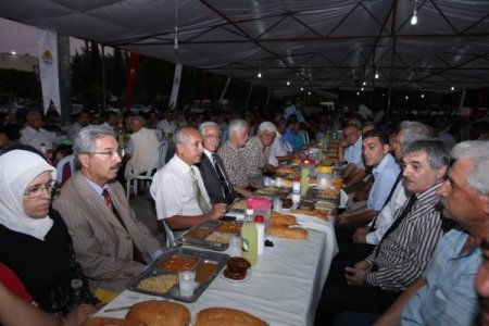 Adanalılar İftarını Çadırda Açıyor