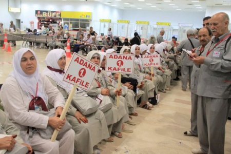 Adana'nın ilk hac kafilesi dualarla uğurlandı