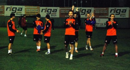 Adanaspor’a bayan taraftar morali