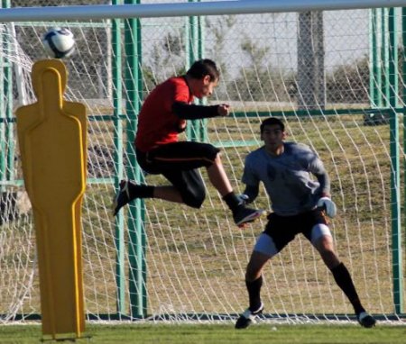 Adanasporlu Futbolcular Ayak Tenisi Oynayarak Stres Attı