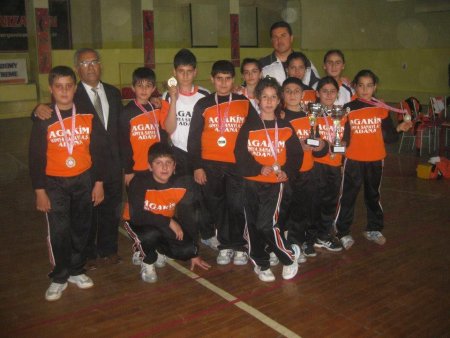Adana'yı badmintonda Mehmet Adil İkiz Ortaokulu temsil edecek