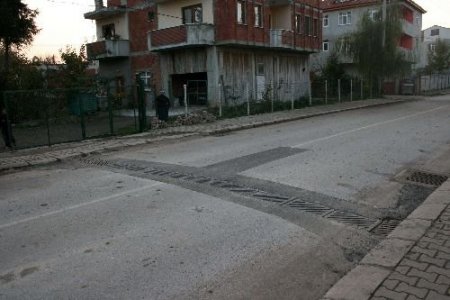 Adasu, Ferizli'de Yağmur Suyu Kanalı Çalışması Yapıyor