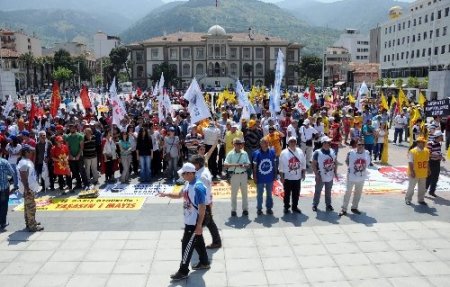 ADD'liler İstiklâl Marşı okunmayınca ve Kürtçe konuluşunca törenden ayrıldı