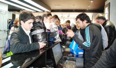 Adidas'ta Ucuzluk İzdihamı