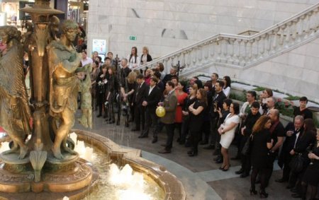 Adil Işık, Kremlin’in Yanı Başında Mağaza Açtı