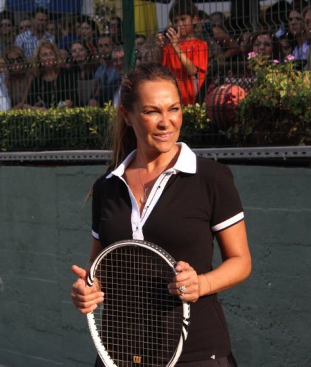 Adını taşıyan turnuvaya katılan Hülya Avşar, Wimbledon için dua ediyor