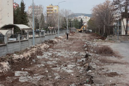 Adıyaman Belediyesi, yol çalışmalarına devam ediyor