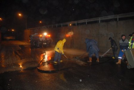 Adıyaman Belediyesi ekipleri sel sonrası temizlik çalışmalarını sürdürüyor