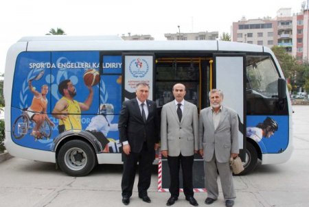 Adıyaman’a engelli sporcu servis aracı