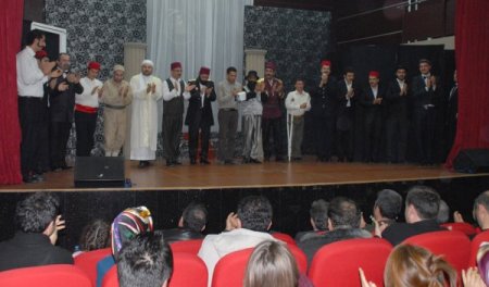 Adıyaman'da 'Abdülhamit Han' isimli tiyatro eseri sahnelendi