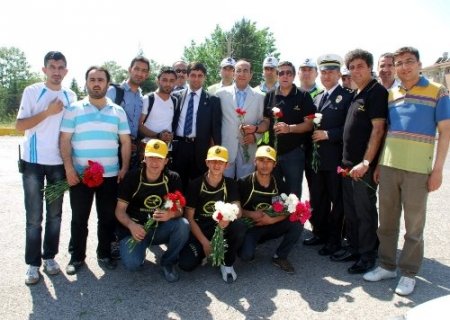 Adıyaman’da 'Emniyet Kemeri Tak, Karanfili Kap’ kampanyası