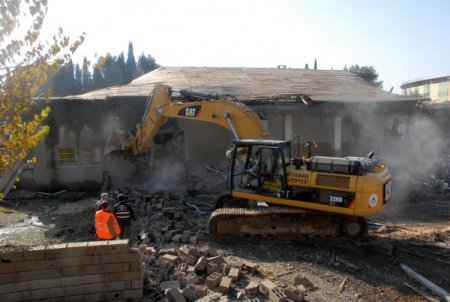 Adıyaman'da eski hayvan pazarı yıkıldı