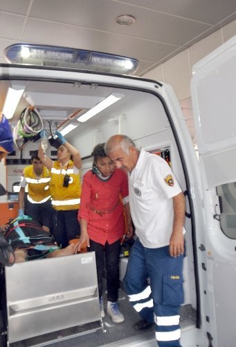 Adıyaman'da midibüs şarampole yuvarlandı, 10 kişi yaralandı