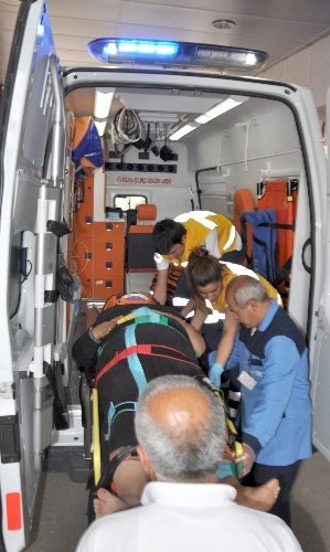 Adıyaman'da midibüs şarampole yuvarlandı, 10 kişi yaralandı