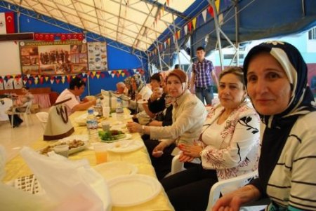 Adıyaman'da Polis Eşleri Öğrenciler Yararına Kermes Açtı