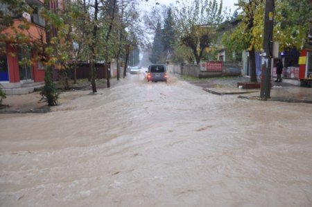 Adıyaman'da sağanak yağış nedeniyle okullar tatil edildi