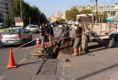 Adıyaman'da Sel Baskınlarına Karşı Rögarlar Temizleniyor