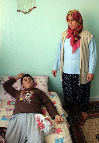Adıyamanlı Genç, Maddi İmkansızlıktan 8 Aydır Yatağa Mahkum Yaşıyor