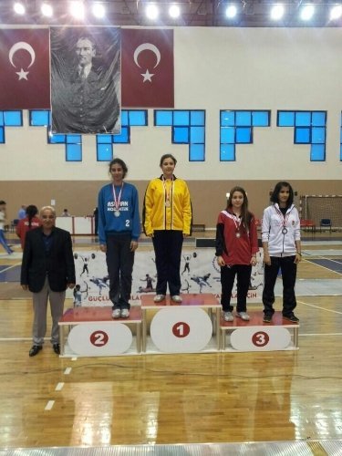 Adıyamanlı Nisanur Özkalaycı Türkiye eskirim şampiyonu oldu