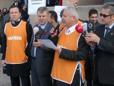 Adliye çalışanlarından zincirli eylem