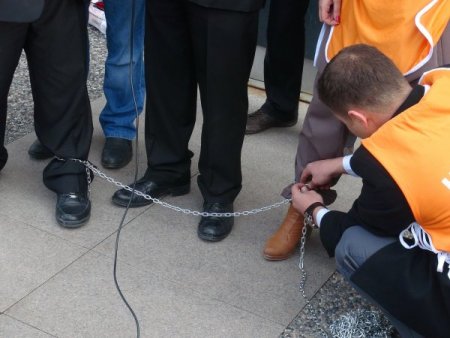 Adliye çalışanlarından zincirli eylem