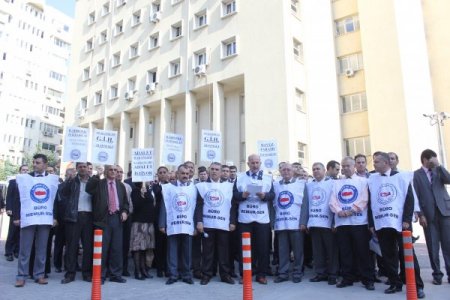 Adliye çalışanlarının 'hak' eylemi