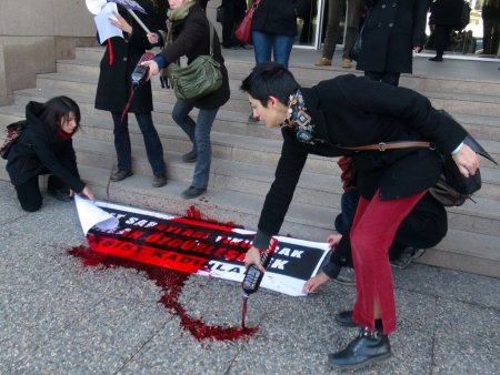 Adliye önünde 'kanlı' eylem