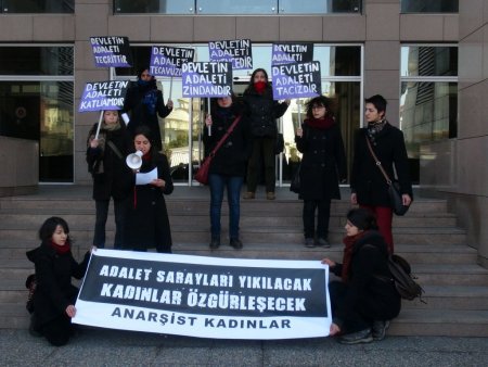 Adliye önünde 'kanlı' eylem