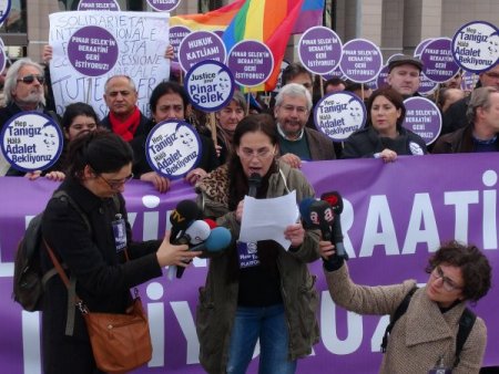 Adliye önünde Pınar Selek için beraat istediler