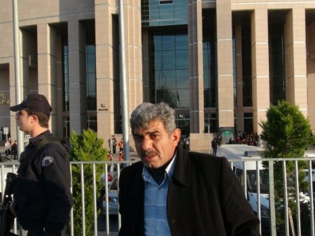 Adliye önünde şüpheli paket paniği