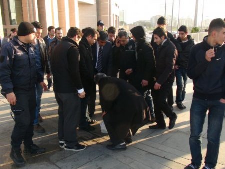 Adliye önünde şüpheli paket paniği