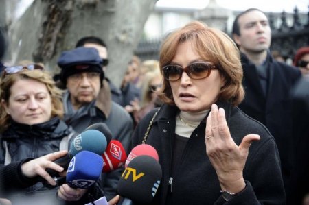 Adliye Önünde Toplanan Balyoz Sanıklarının Yakınları Yol Keserek Eylem Yaptı