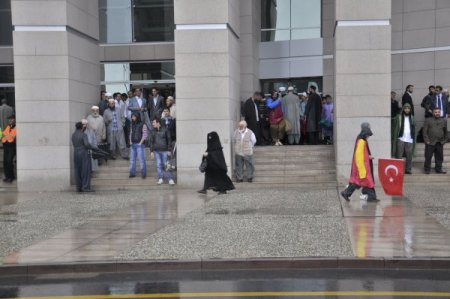 Adliye önünde toplanan binlerce kişi, 'Cübbeli'ye destek verdi