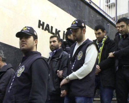 Adliye önündeki kavgaya 27 tutuklama