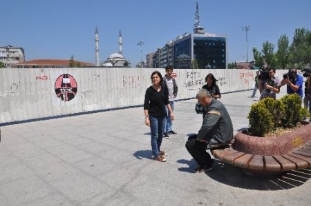 Adliye önündeki korsan gösteriye müdahale