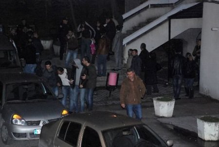 Adliyeye Çıkartılan Sanıklardan 1'i Polis 8 Kişi Tutuklandı