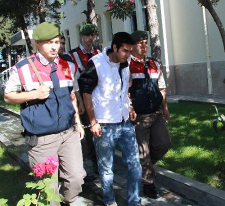 Adliyeye sevk edilen fidyecilere aileleri lanet okudu