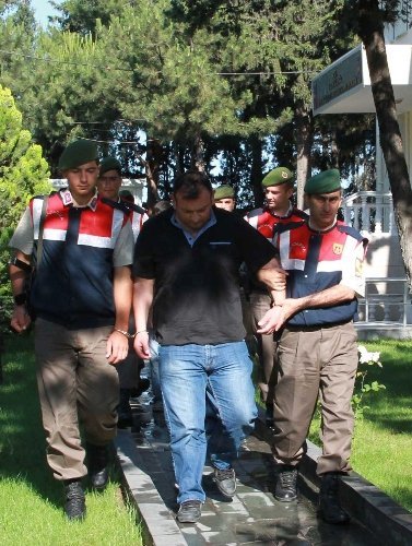 Adliyeye sevk edilen fidyecilere aileleri lanet okudu