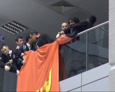Adliyeyi birbirine katan avukatlar gözaltına alındı