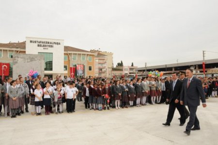 Adnan Menderes Meydanı’nda cumhuriyet coşkusu