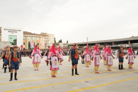 Adnan Menderes Meydanı’nda cumhuriyet coşkusu